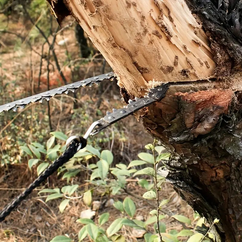 नारंगी रंग के सुरक्षा हैंडल वाला पोर्टेबल हैंडहेल्ड चेनसॉ