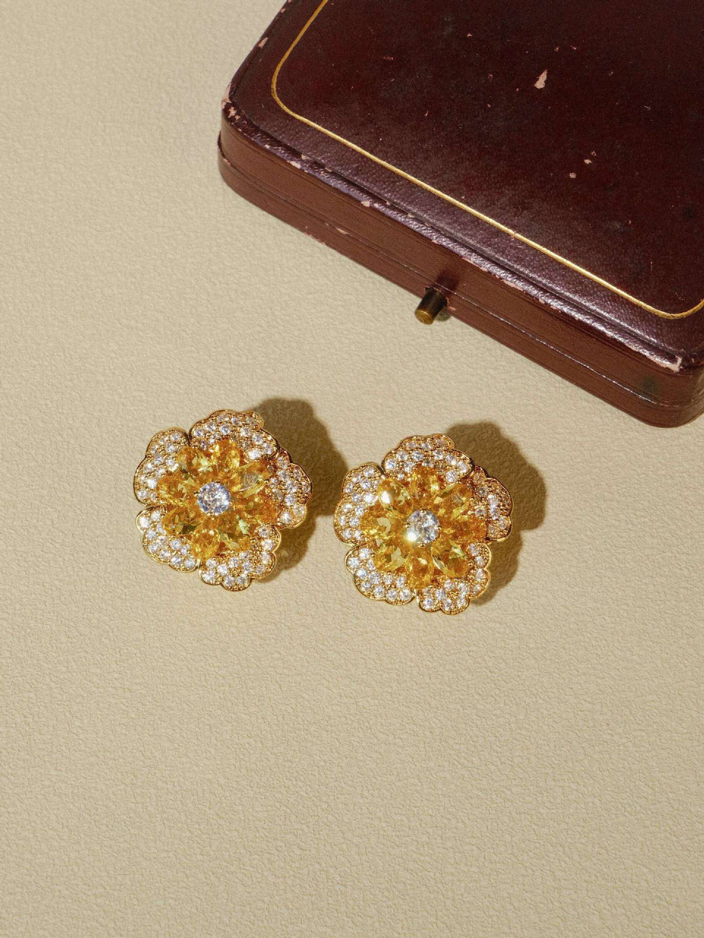 Green Field & Star Cluster – 1950s High Jewelry Turquoise and Green Stone  & Clip-on Earrings